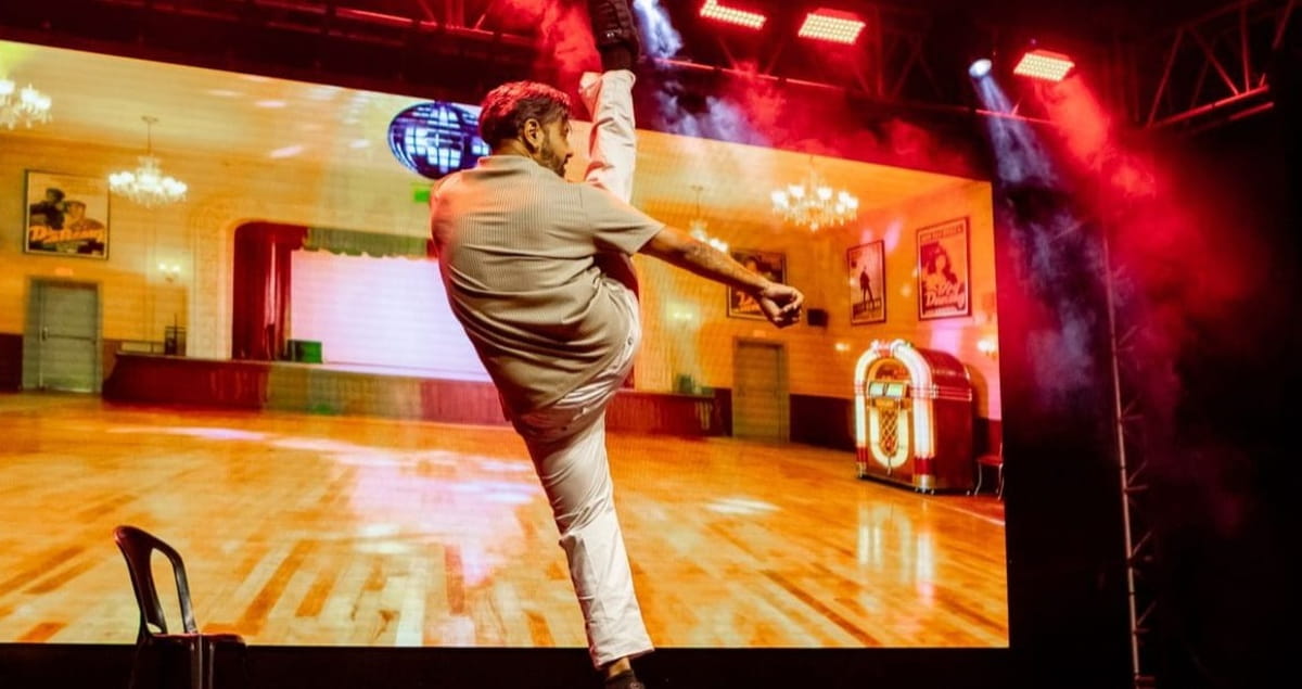 Graduado em Educação Física e especialista em Ballet Clássico, Jazz Dance, Dança Contemporânea e Danças Urbanas, Wellington Leandro construiu uma trajetória sólida ao lado de importantes nomes da dança