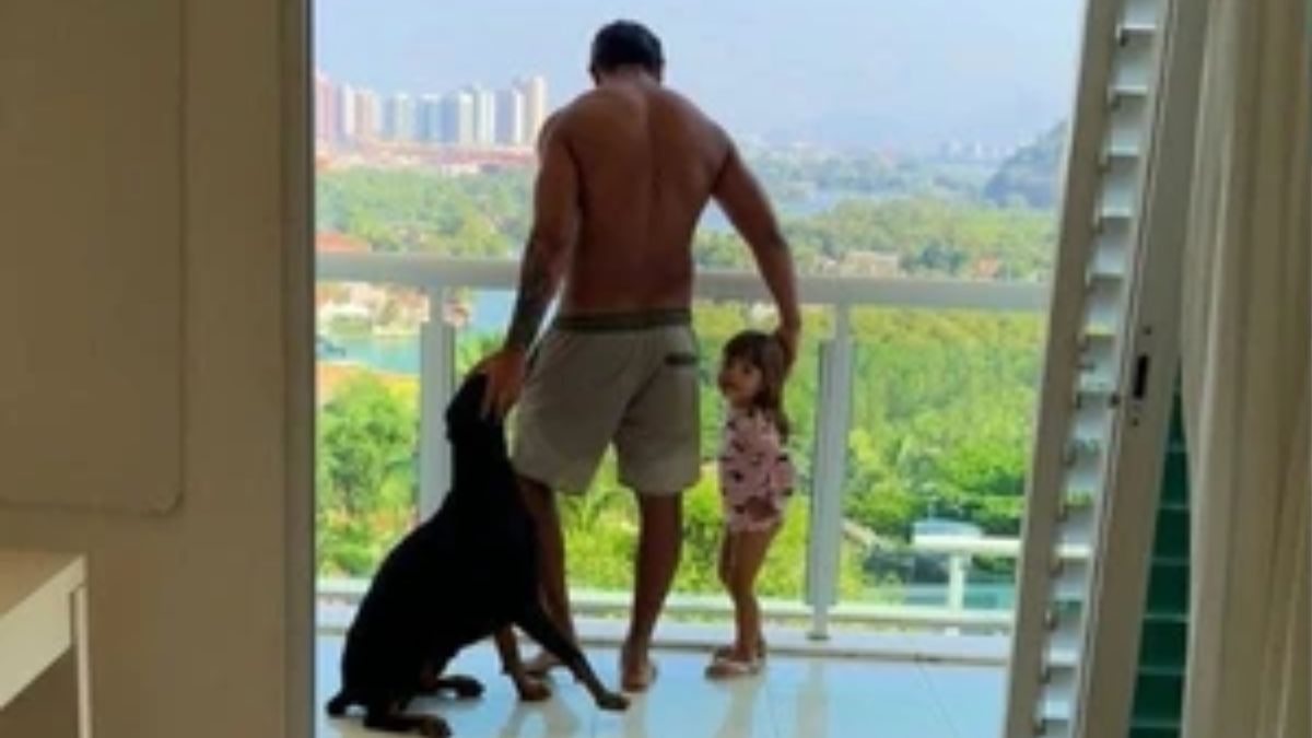 A mansão conta com piscina, sauna e banheira de hidromassagem voltadas ao descanso/Reprodução