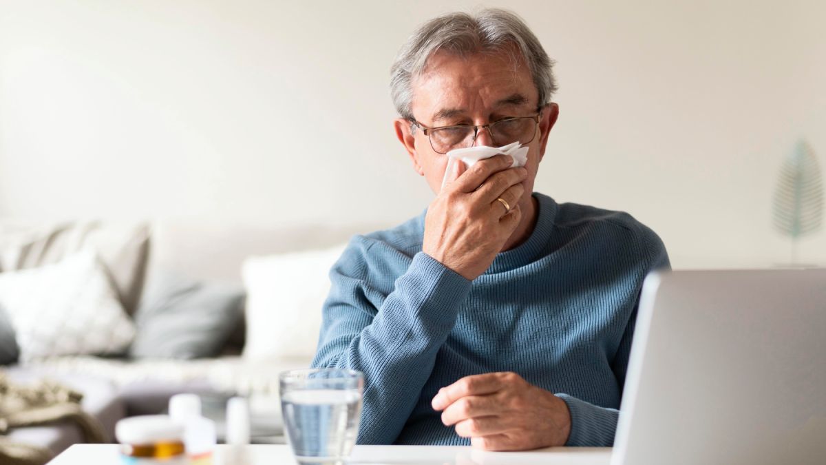 Entenda os riscos da circulação viral no frio e como proteger idosos de complicações respiratórias graves
