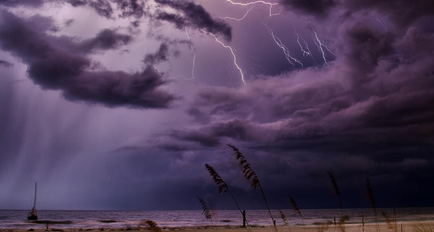 Um ciclone vai se formar no litoral paulista e deve chover forte, novamente, em Mongaguá