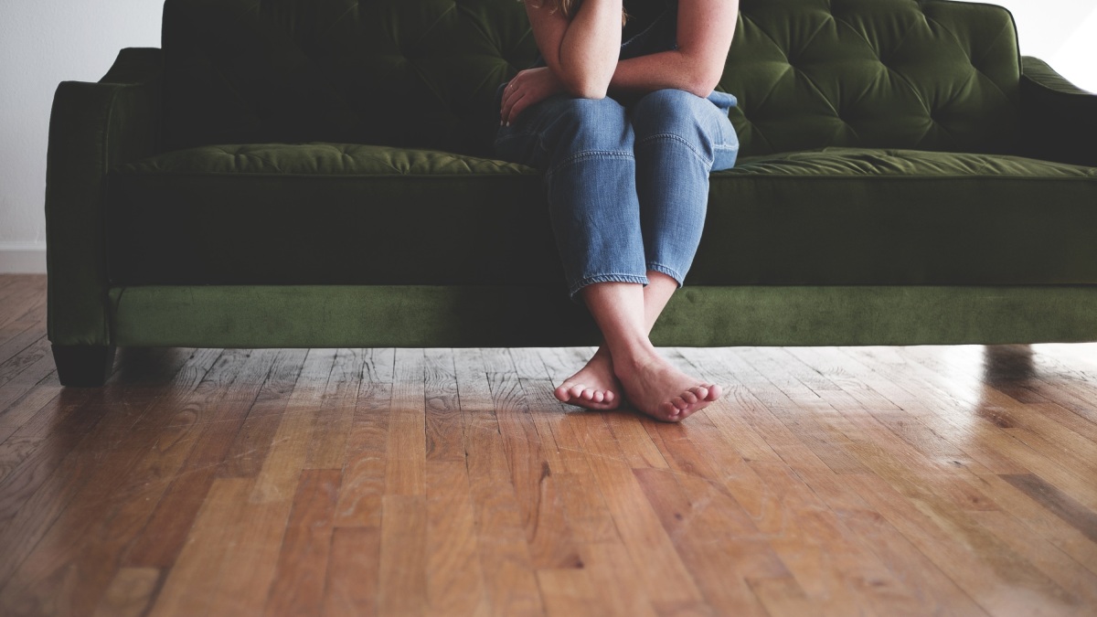 O peso de móveis pesados em pontos isolados causa marcas de pressão difíceis de ignorar