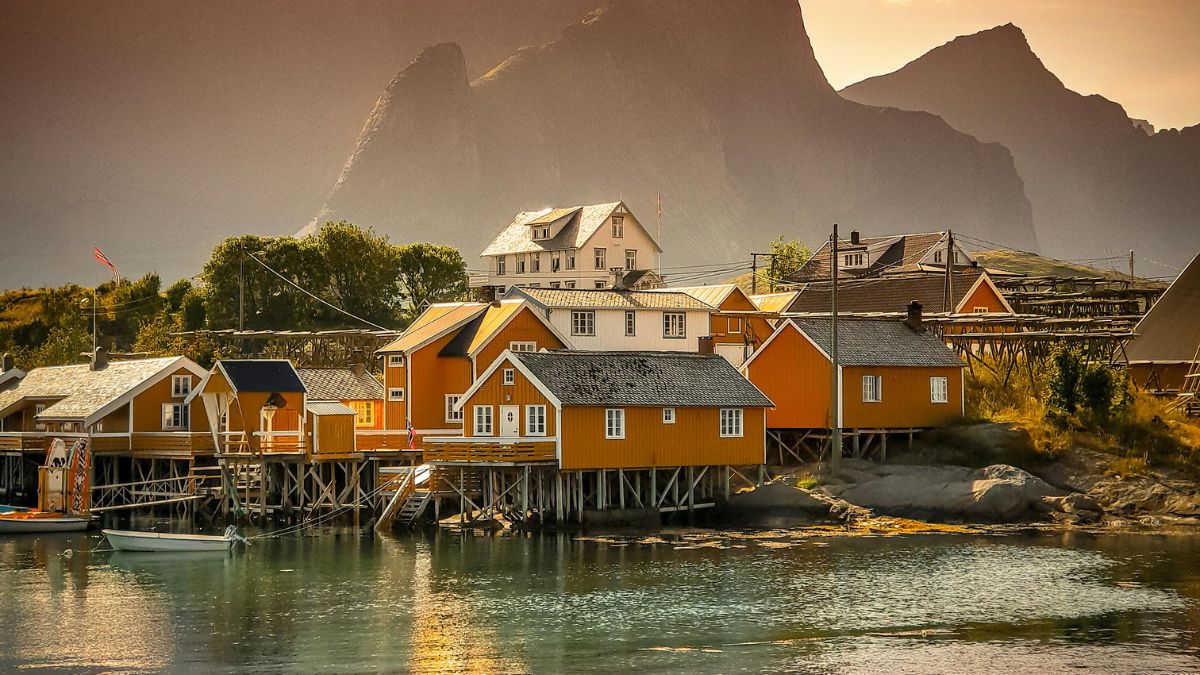 Com uma fronteira estratégica de 198 quilômetros com a Rússia, a Noruega reforça sua estrutura de defesa como membro da OTAN. O país nórdico intensificou o planejamento civil e militar para assegurar que recursos essenciais e corredores de transporte estejam prontos para um possível cenário de agressão externa/Pexels