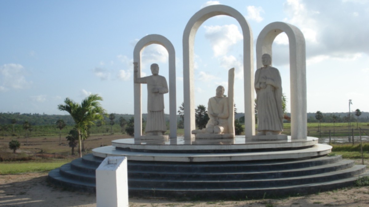 Planeje sua visita para conhecer o santuário dos mártires e a arte local