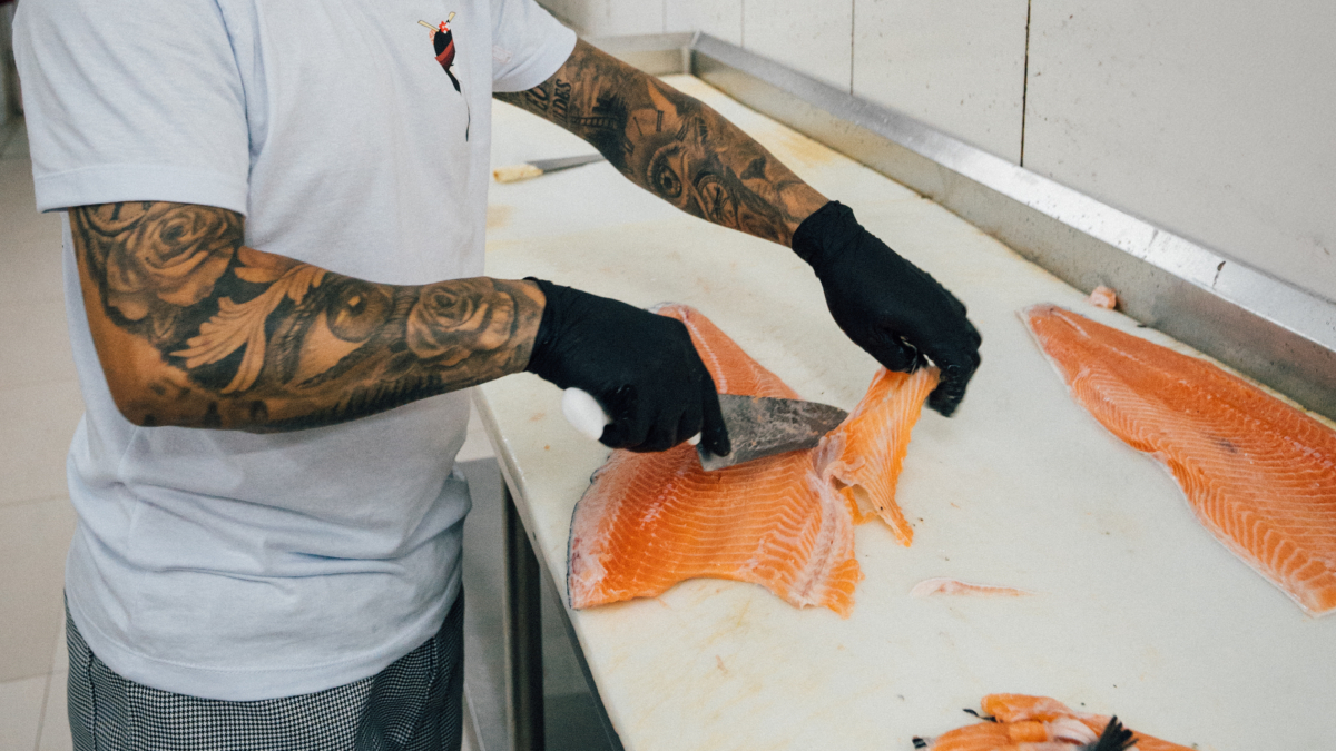 Em uma estação marcada pelo calor intenso, o frescor deixa de ser apenas uma questão de paladar