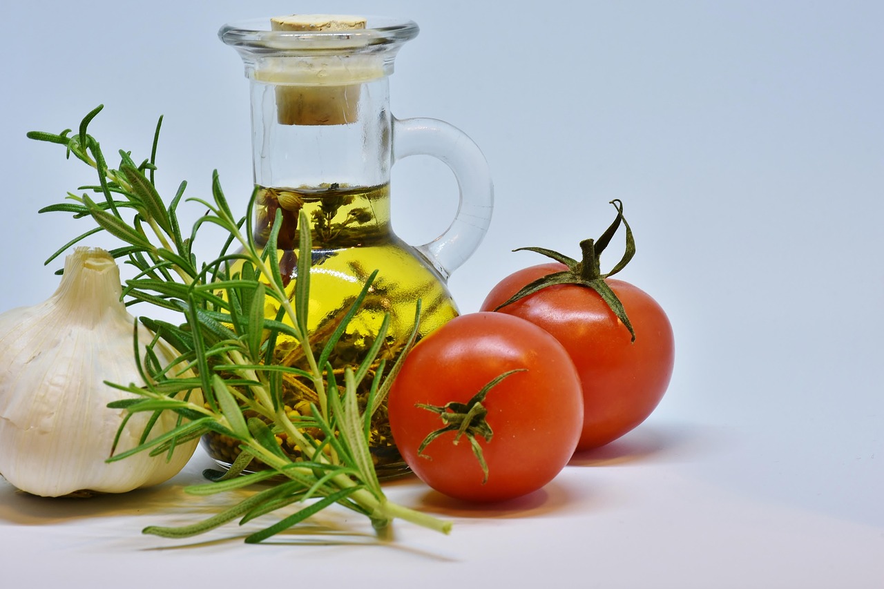 Azeite extravirgem em jejum pode ajudar na digestão, no colesterol e até no bem-estar desde que usado como aliado diário, não como solução milagrosa. Menos é mais/Pixabay