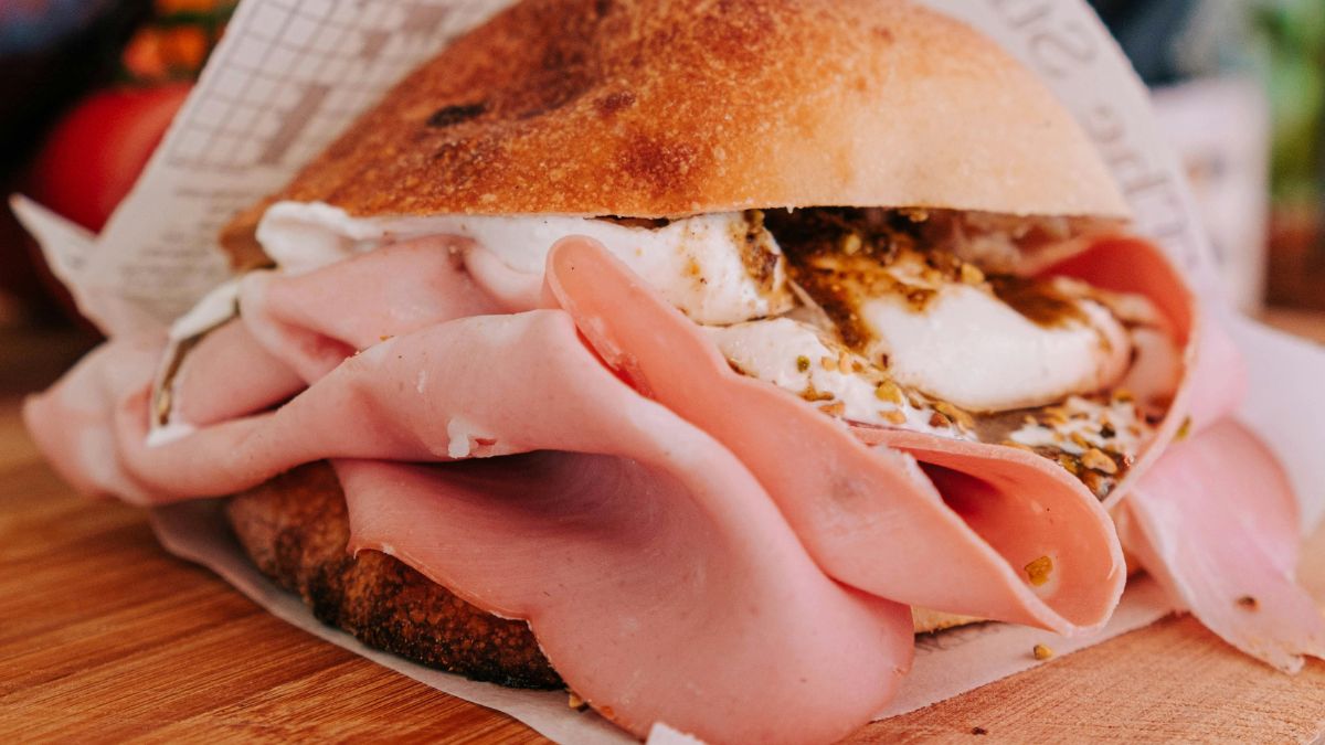 Presunto é classificado pela OMS como carne processada associada ao aumento do risco de câncer colorretal/Pexels