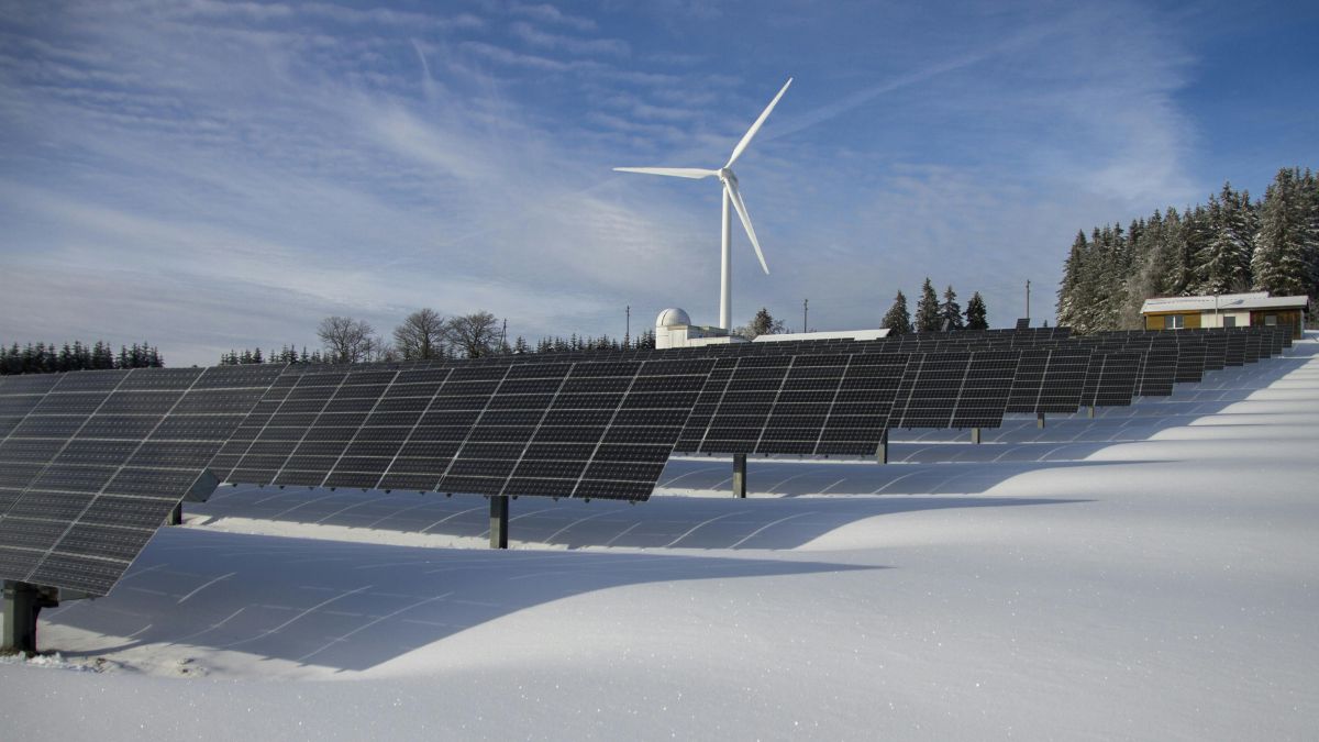 Água fresca e menos cansaço: os benefícios invisíveis da energia solar para quem trabalha na terra/Pexels