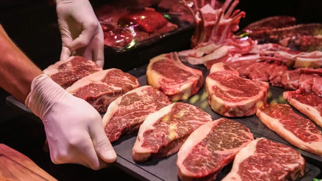 Quando se fala em consumo de carne, muita gente aposta no Brasil, nos Estados Unidos ou na Argentina.