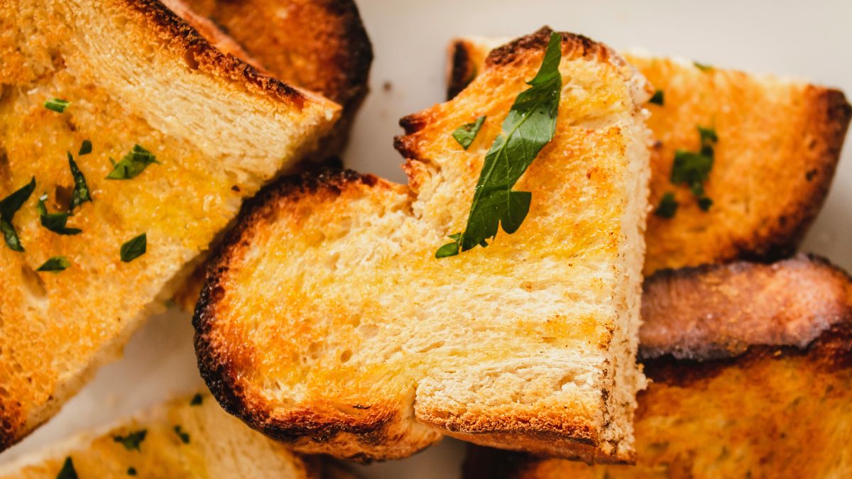 A versatilidade desse prato permite que ele seja preparado tanto na churrasqueira, garantindo um toque defumado, quanto na air fryer ou frigideira para uma refeição rápida/Unsplash