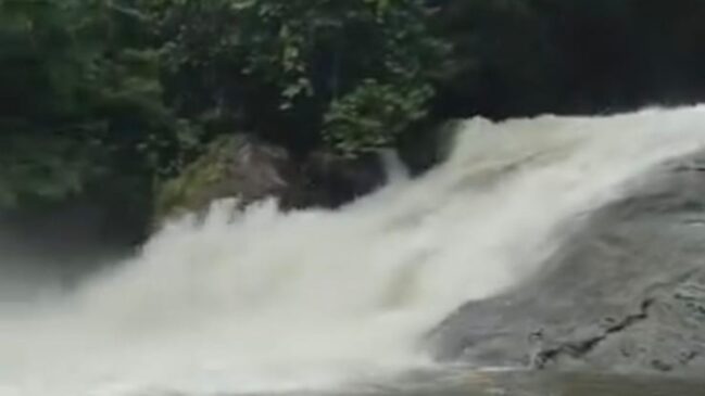 A cachoeira foi interditada temporariamente por medida de segurança