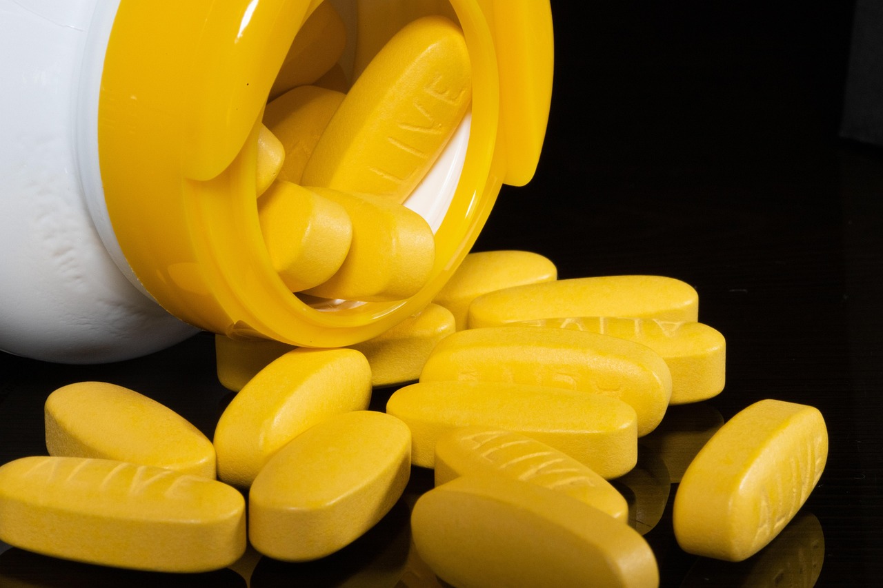 Paracetamol e ibuprofeno têm funções diferentes e devem ser usados conforme a intensidade dos sintomas da gripe /Pixabay