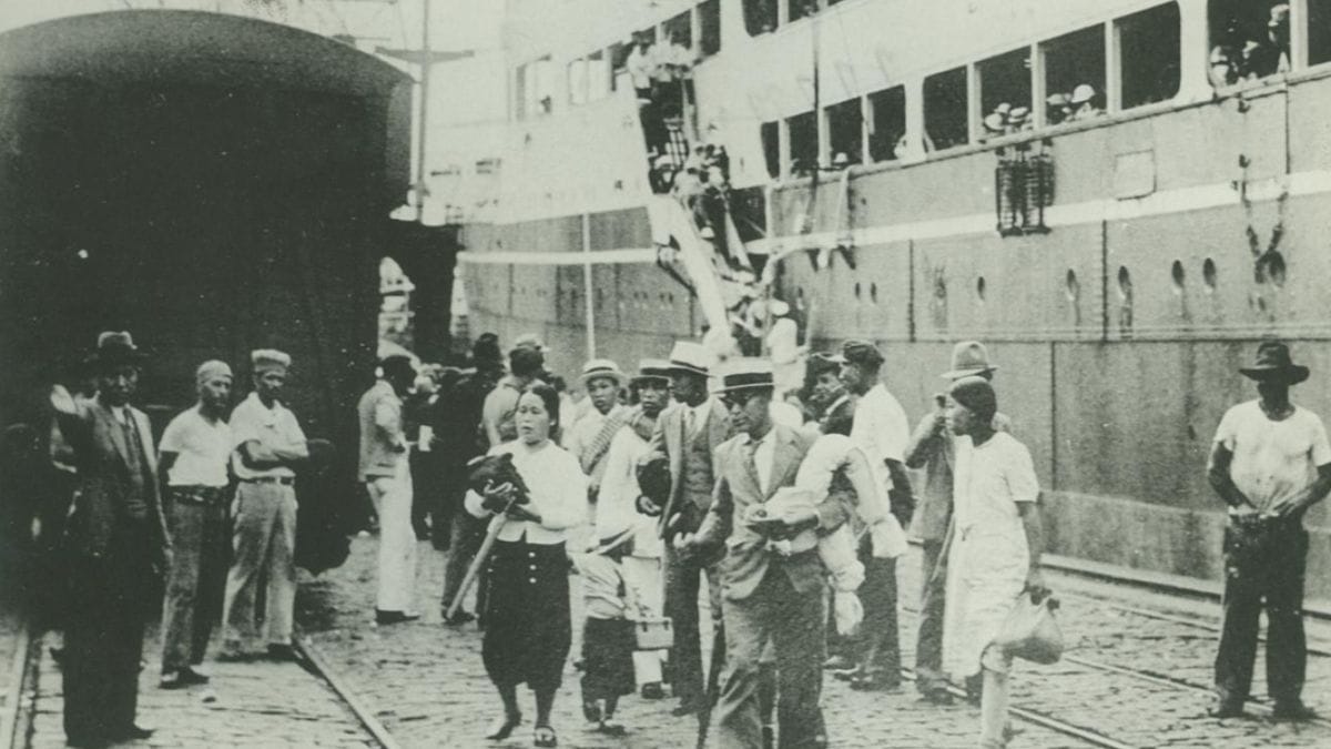 Um dos navios que partiram da Ásia com imigrantes rumo ao Porto de Santos, trazendo milhares de pessoas com sonhos e muitos planos/Museu da Imigração