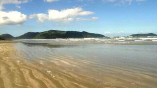 Os motivos que levaram a praia ser escolhida como uma das melhores do Brasil são vários