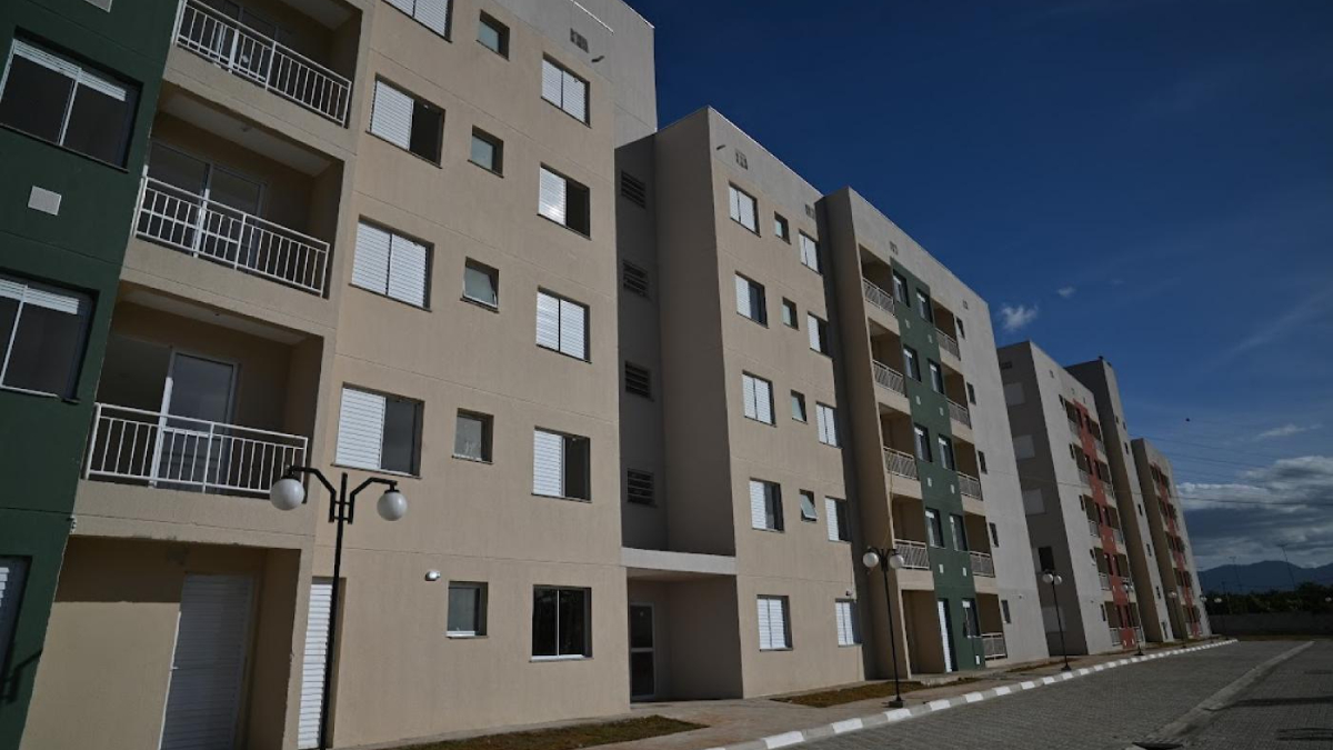 A entrega das chaves integra as ações do Programa Vida Digna de Santos