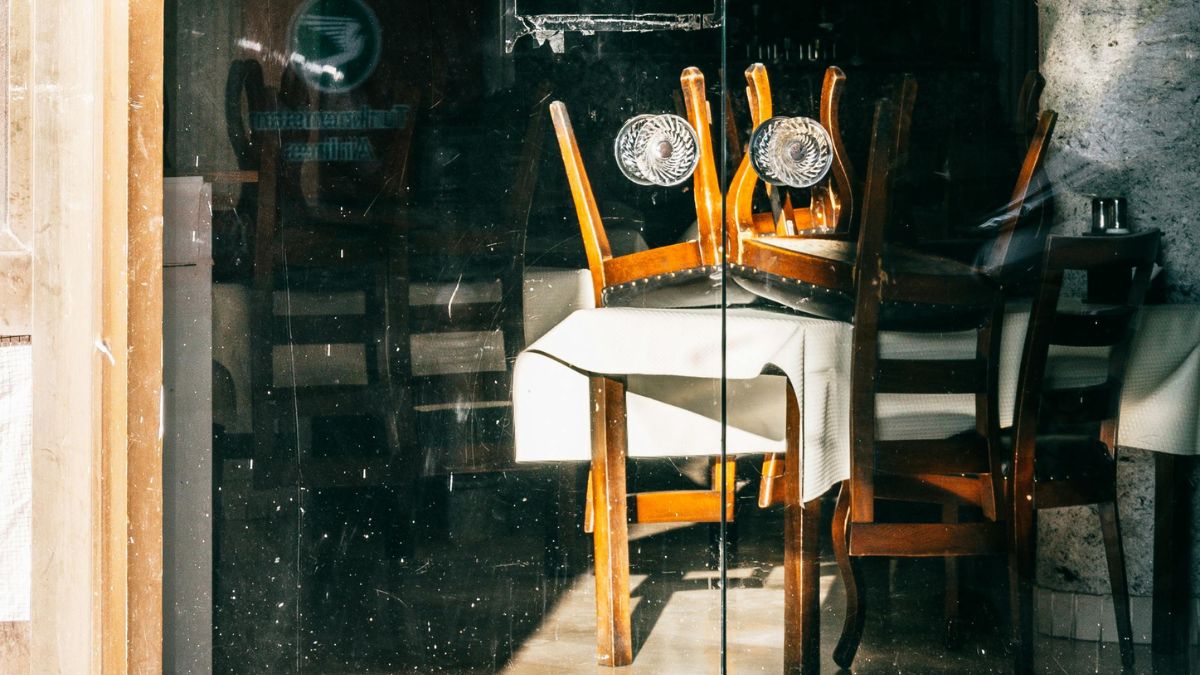 Enquanto restaurantes de luxo cobram fortunas, tabernas tradicionais ganham público com menus honestos e preços reais/Pexels