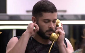 Marcelo atendeu o telefone dourado e, além de garantir sua permanência por mais uma semana, precisou indicar alguém ao Paredão imediatamente
