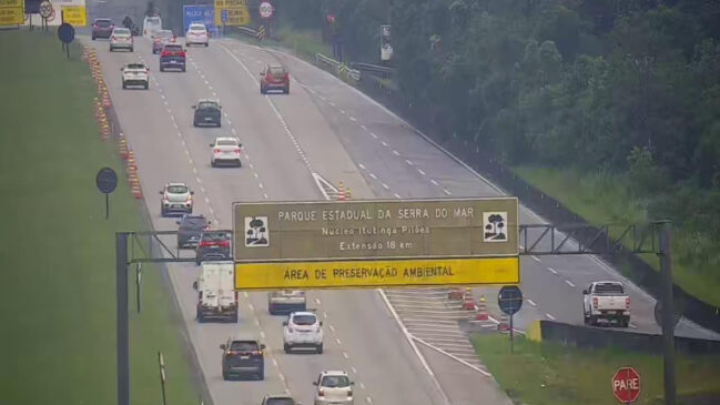 Na Rodovia Anchieta, o tráfego apresenta lentidão do km 38 ao km 44