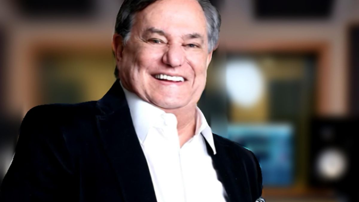 Ronnie Von marcou época na televisão brasileira com sua elegância e estilo único de entrevistar/Instagram
