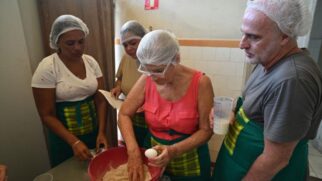 Santos abriu 64 vagas gratuitas em workshops de Padaria Artesanal e Maquiagem Profissional.