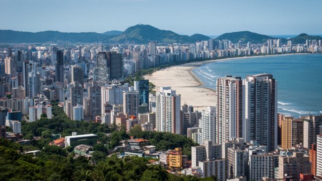 Apesar de estar entre os municípios mais pobres, São Vicente (SP) salda R$ 650 milhões em dívidas, avança em ranking de educação e ganha prêmio de urbanismo.