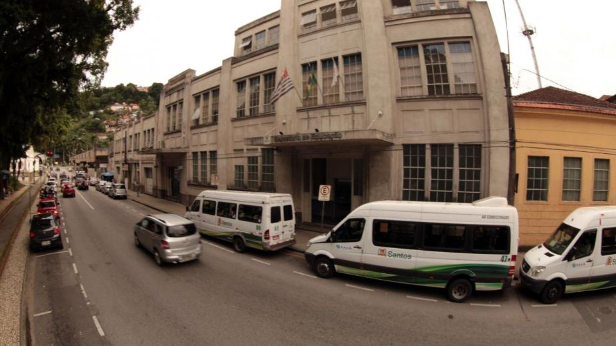 A Seduc de Santos afirmou que está ciente da denúncia de atrasos salariais