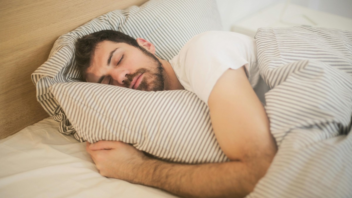 Sentir fome à noite pode estar ligado a longos períodos sem se alimentar durante o dia / Pexels
