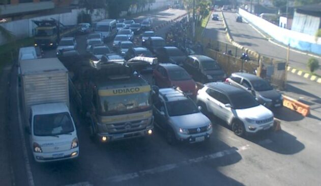 No trajeto entre Santos e Guarujá, em ambos os sentidos, o tempo de espera é de cerca de 15 minutos