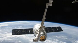 A Administração Federal de Aviação dos EUA (FAA) emitiu um alerta após a explosão de um foguete Starship
