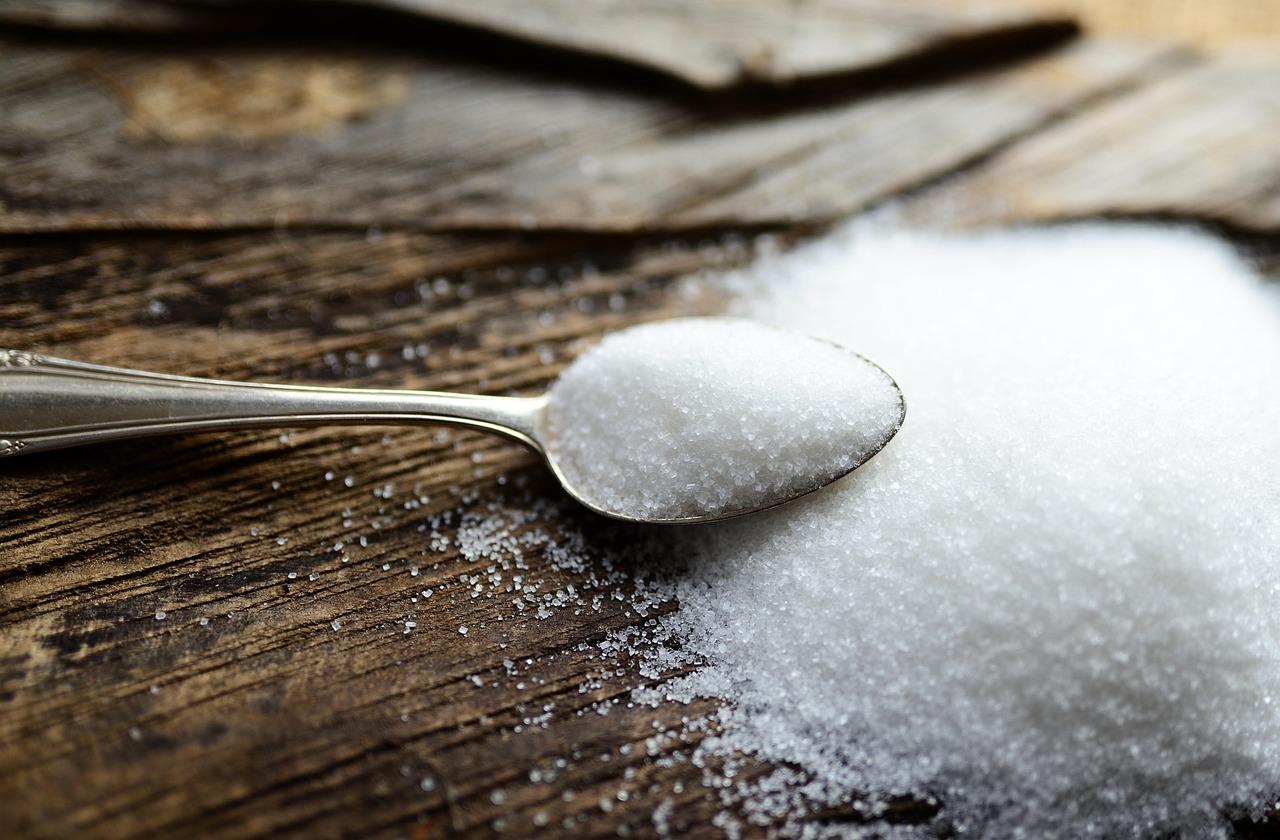 Manter alimentos ricos em fibra sempre à mão pode ajudar na estabilidade da glicose ao longo do dia. Estratégia prática e fácil de aplicar