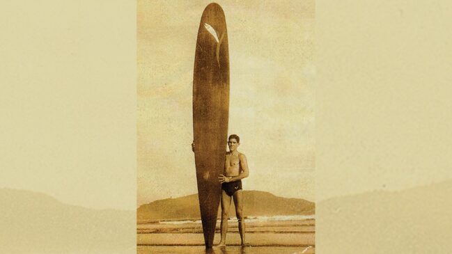 Evento comemora o aniversário da cidade e o legado da primeira escola pública de surf do país com entrega de honraria a dez personalidades do esporte.