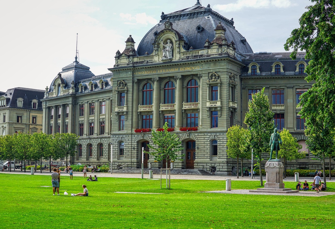 Um ranking europeu surpreendeu viajantes em 2024: a Suíça apareceu como o país menos acolhedor da lista, enquanto Espanha e Portugal lideraram em hospitalidade/Pixabay