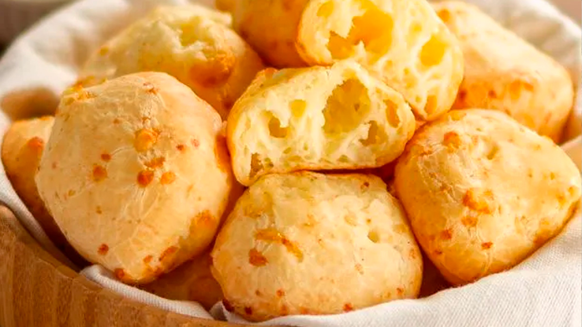 Minas Gerais é conhecida pela culinária afetiva, e poucos alimentos representam tão bem essa identidade quanto o pão de queijo.