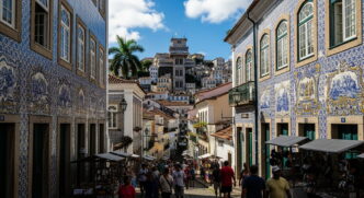 Essa importância histórica fez com que a cidade recebesse o título de Patrimônio Cultural da Humanidade pela UNESCO, preservando mais de 3.500 casarões tombados
