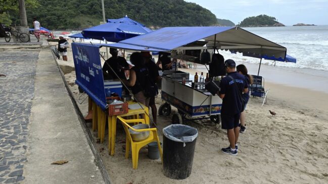 A Vigilância Sanitária completou um mês de atividades na Operação Verão do Guarujá