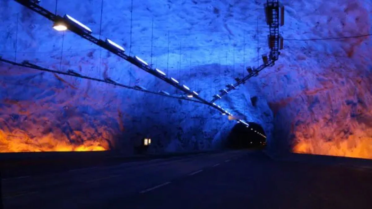 Tunel de Laerdal, na Noruega, o maior túnel rodoviário do planeta, com 24,5 km de extensão