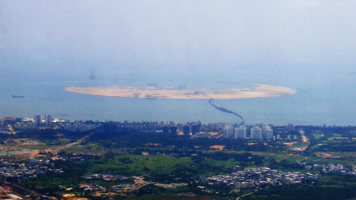 Ilha Artificial Nanhai Pearl, Hainan, China / Anna Frodesiak/Wikimedia Commons