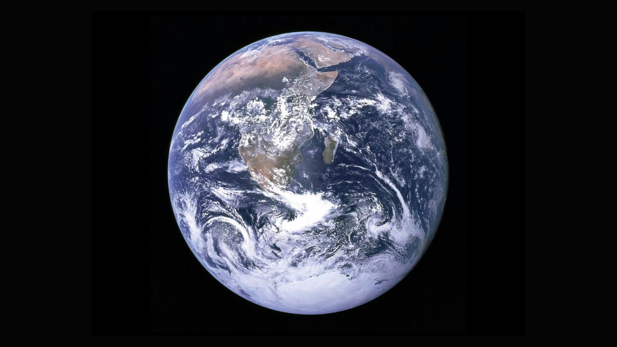 Apesar do fenômeno ser contínuo, os cientistas afirmam que seus efeitos são mínimos e não representam riscos ao planeta por milhões de anos. Unsplash/NASA