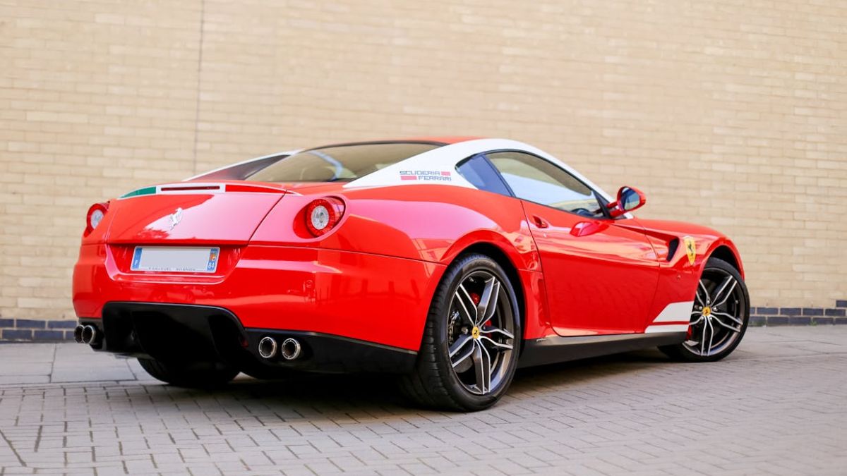 No caso de carros de luxo, cujos valores podem ultrapassar os R$ 8 milhões, os proprietários teriam que arcar com cerca de R$ 200 mil ou mais em impostos (Pixabay/Pexels)