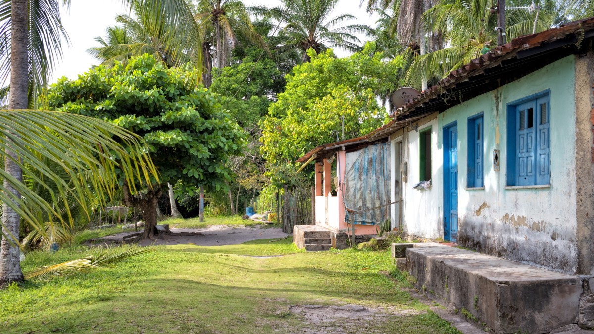 O local tem diversos atrativos, reunindo beleza natural e clima vibrante / Otávio Nogueira/Wikimedia Commons