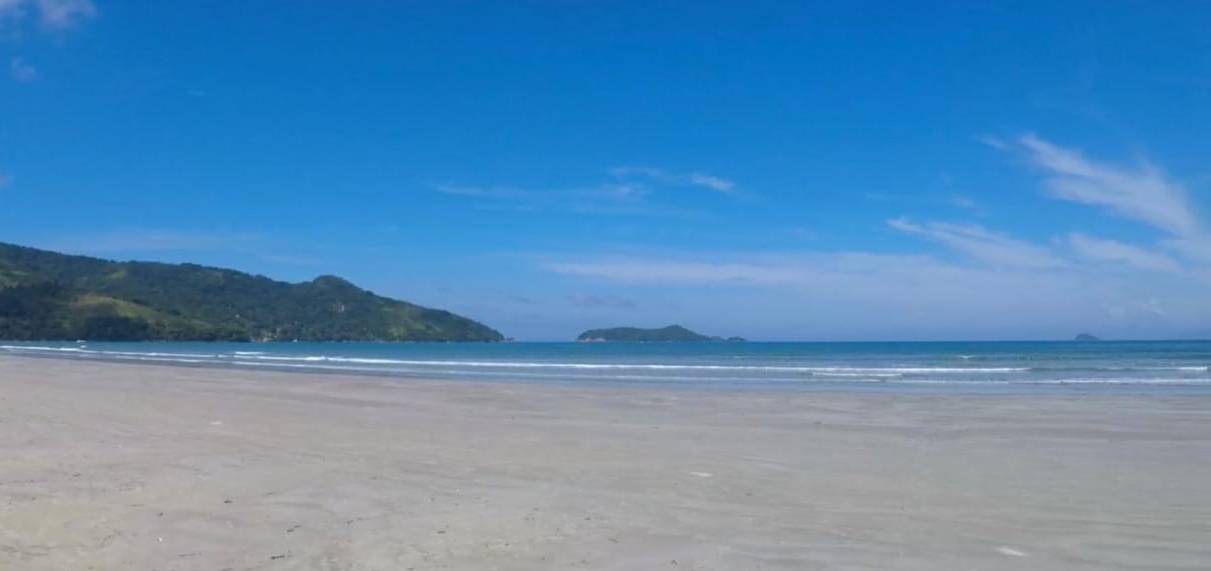 Cercada pela Mata Atlântica e com águas tranquilas, a Praia da Fazenda é refúgio perfeito para quem busca natureza e sossego no litoral
