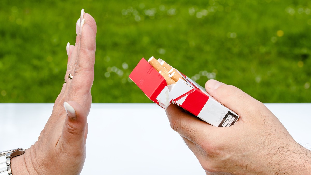 Não fumar e moderar o consumo de álcool são atitudes essenciais para um coração saudável / Pixabay