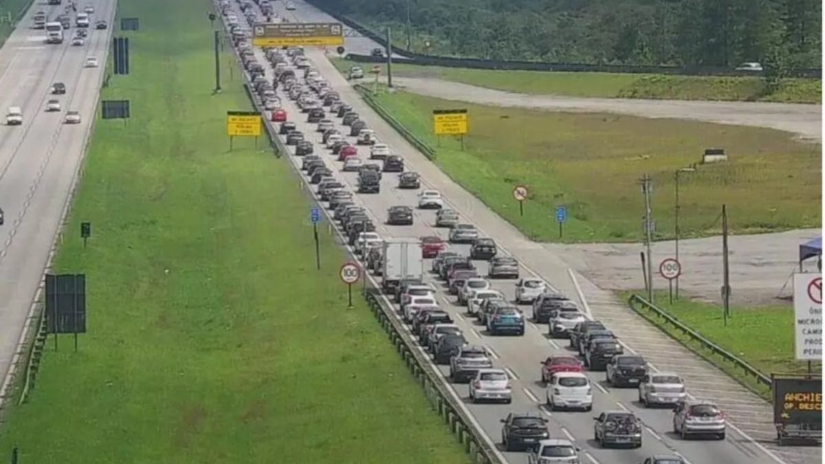 Segundo informações da Ecovias, o trânsito já apresenta trechos de congestionamento