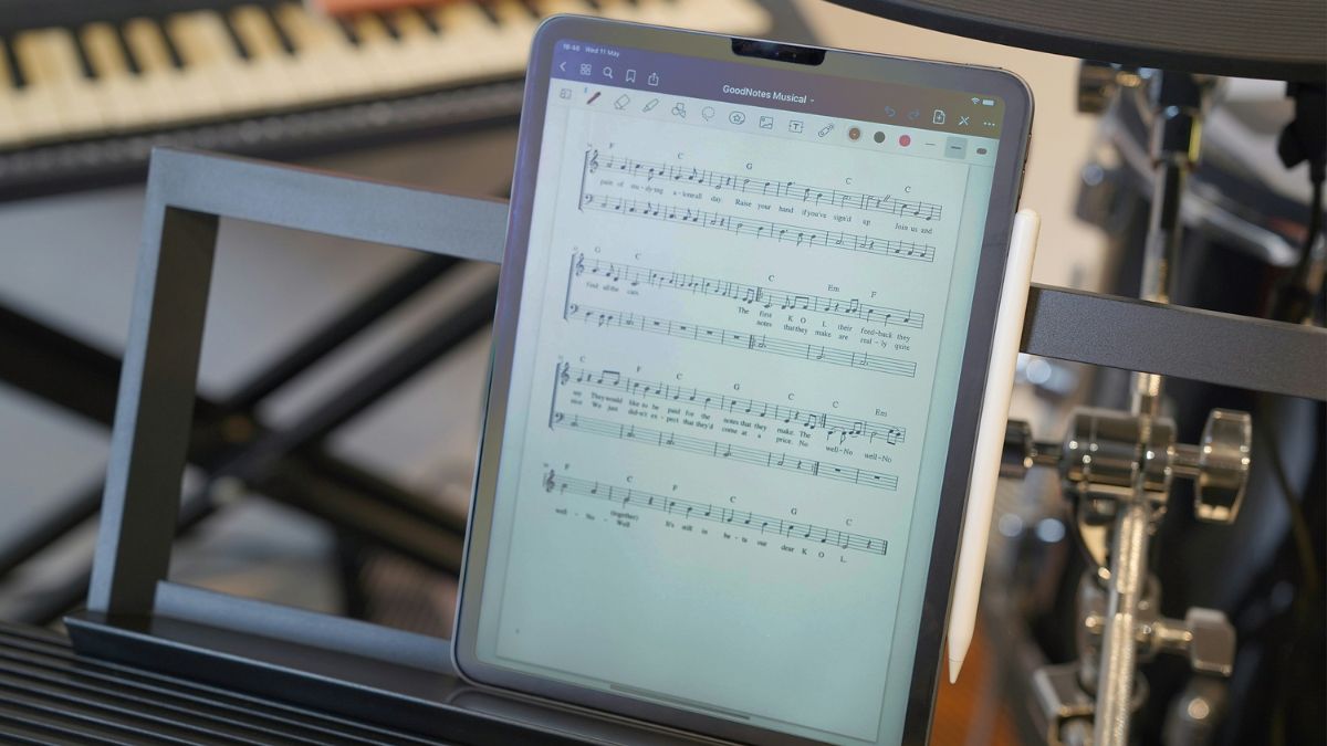Com descrições detalhadas de letra, timbre e instrumentos, a tecnologia transforma ideias escritas em melodias digitais inéditas. Unsplash/GoodNotes 5