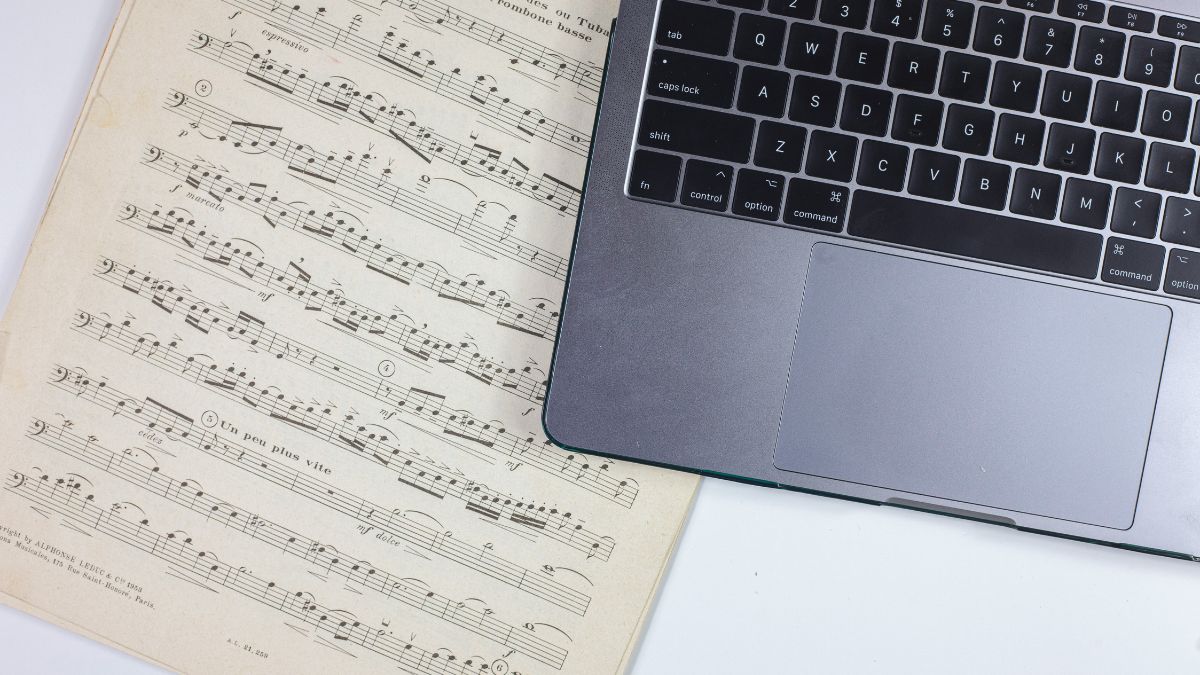 A ferramenta exige cadastro na plataforma e é voltada ao entretenimento, não à substituição de profissionais da música. Unsplash/Lucas Alexander