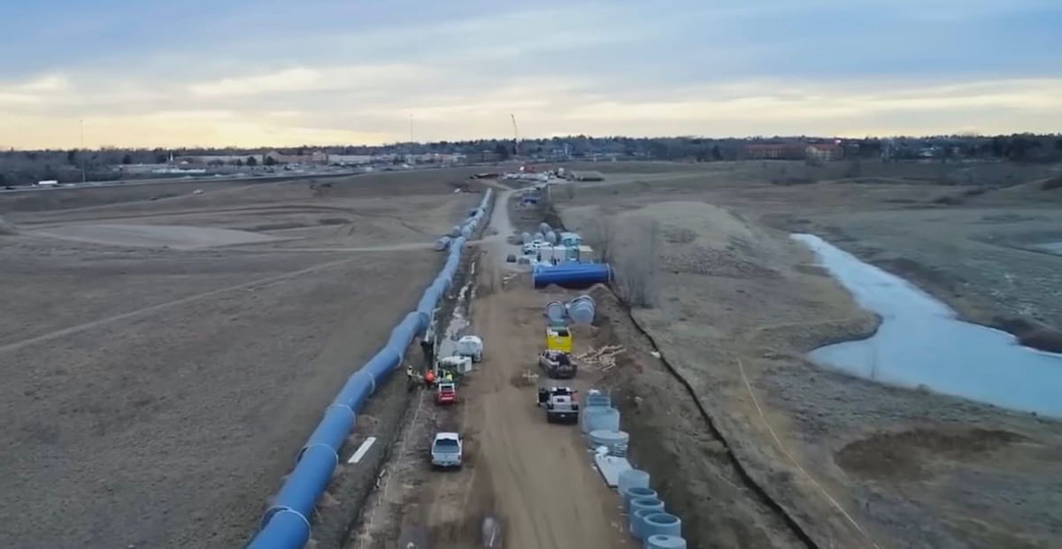 Apesar das críticas, o projeto já apresenta expansão concreta de terras cultiváveis, geração de dezenas de milhares de empregos e movimentação de setores como energia solar, logística e agronegócio