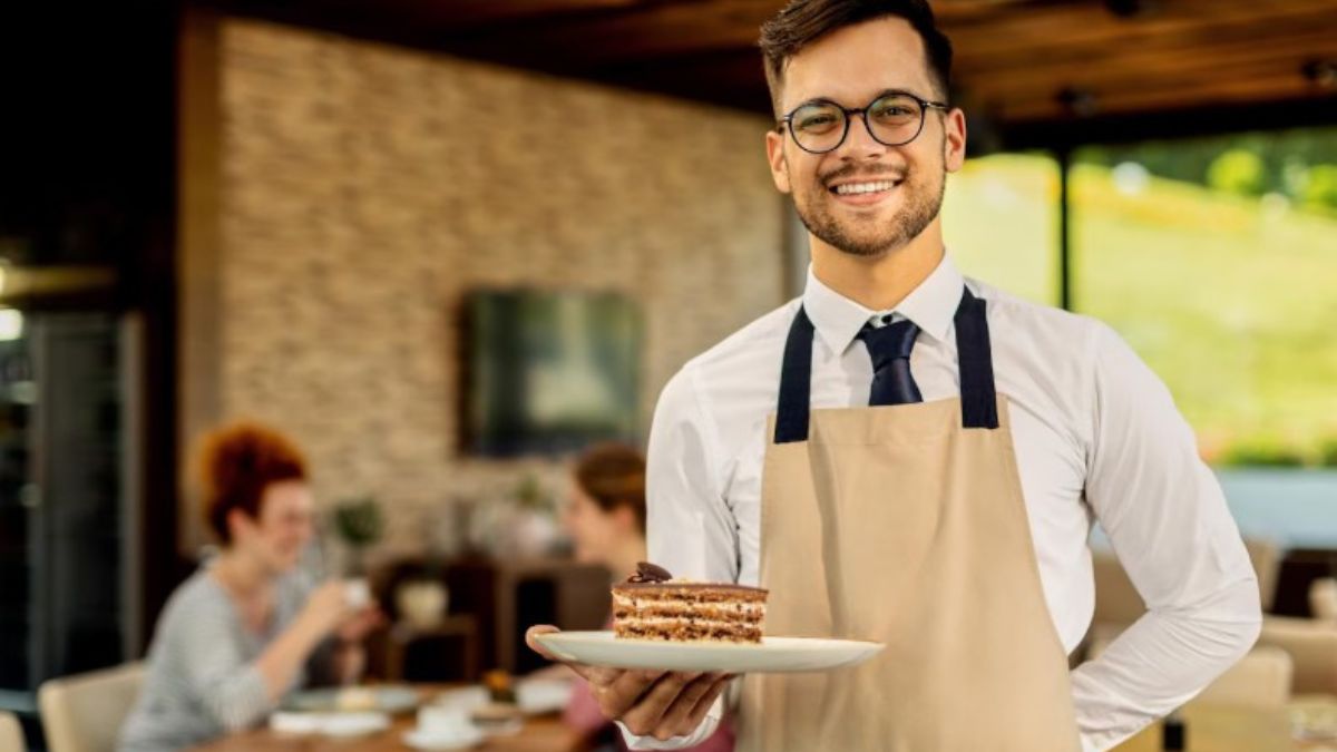 Estabelecimentos não podem impor valores adicionais sem autorização clara. Veja como recusar a taxa com segurança