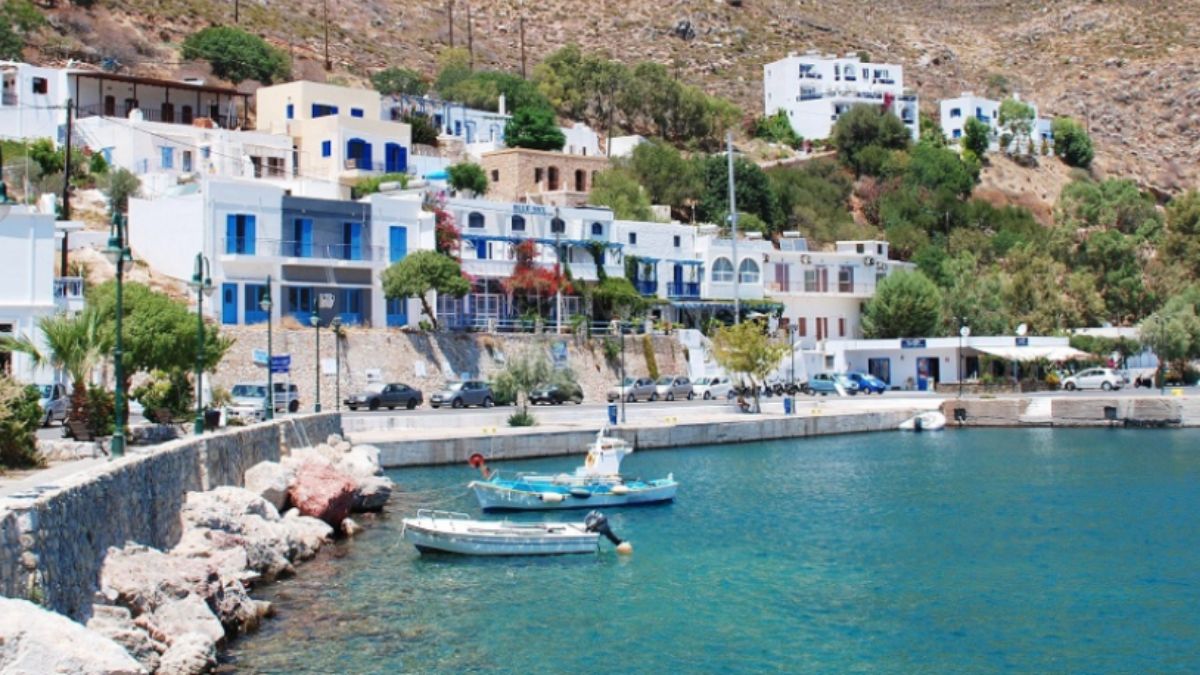 Com menos de 800 habitantes, a ilha grega é um santuário de biodiversidade e a primeira do Mediterrâneo a alcançar a autossuficiência energética/ Divulgação/Domínio público