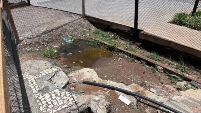 Projeto de musealização deixará antigas linhas de bonde expostas no calçadão, integrando o patrimônio histórico ao novo mobiliário urbano.