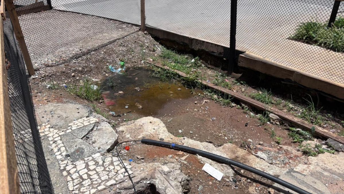 Projeto de musealização deixará antigas linhas de bonde expostas no calçadão, integrando o patrimônio histórico ao novo mobiliário urbano.