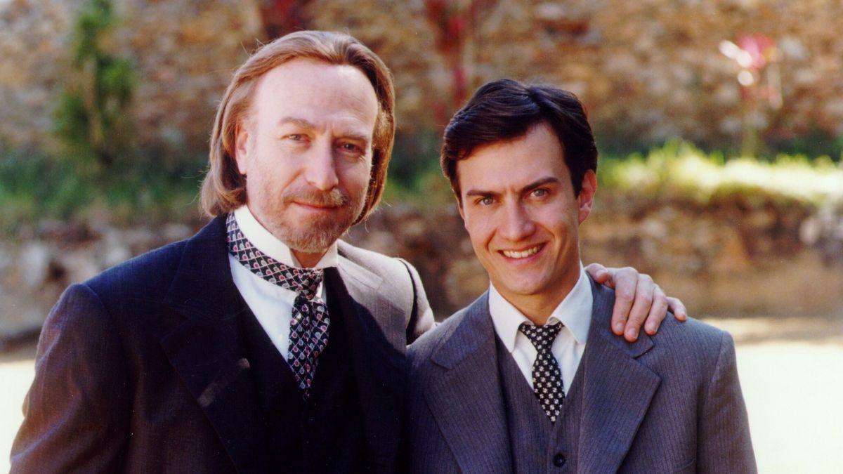 Altino (Odilon Wagner) e Augusto (Gabriel Braga Nunes)/Globo
